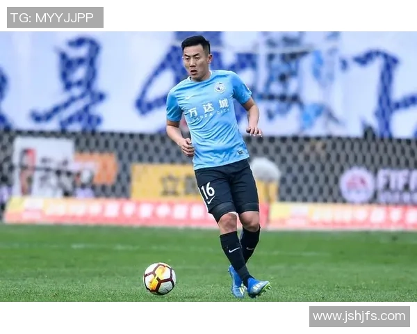 足球明星与军人身份的交集探讨及其对职业生涯的影响分析